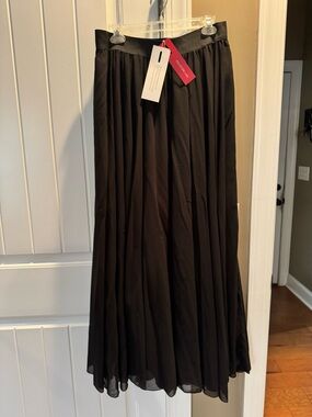 Classic Black Maxi Pleated Skirt US10